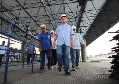 Artur inspeciona obras de reforma de terminais